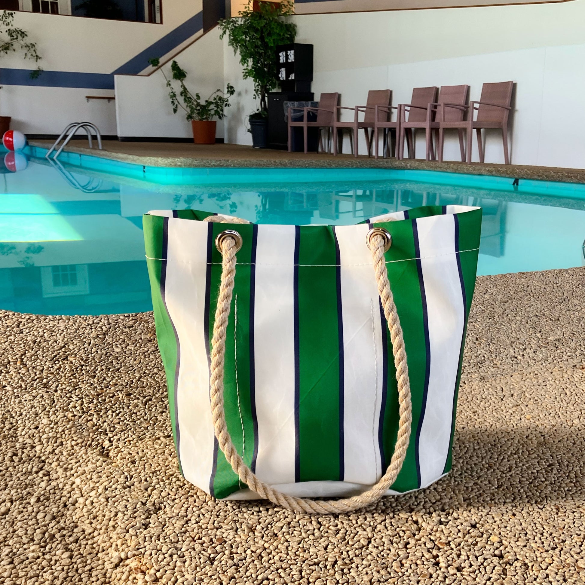 pier strip design, rope handles, picnic bag, boat bag, essential handbag, collegiate rugby style