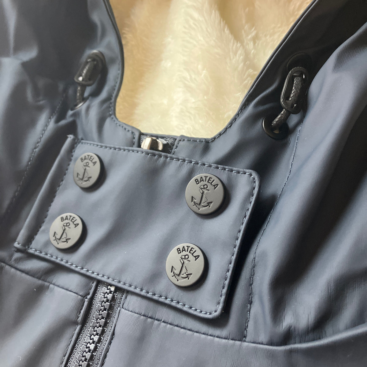 navy fleece-lined raincoat snaps w hood tensioners