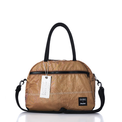 Vintage Caramel Tanbark Essential Weekender bag in caramel-colored tanbark with black rope handles, a trolley sleeve, and a detachable shoulder strap.
