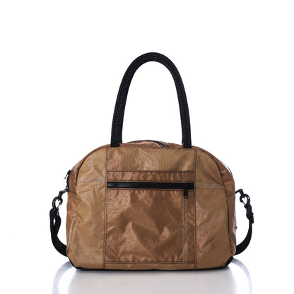 Sea Bags Vintage Caramel Tanbark Essential Weekender bag in caramel tanbark with black handles, a front zipper pocket, a trolley sleeve, and a detachable shoulder strap.
