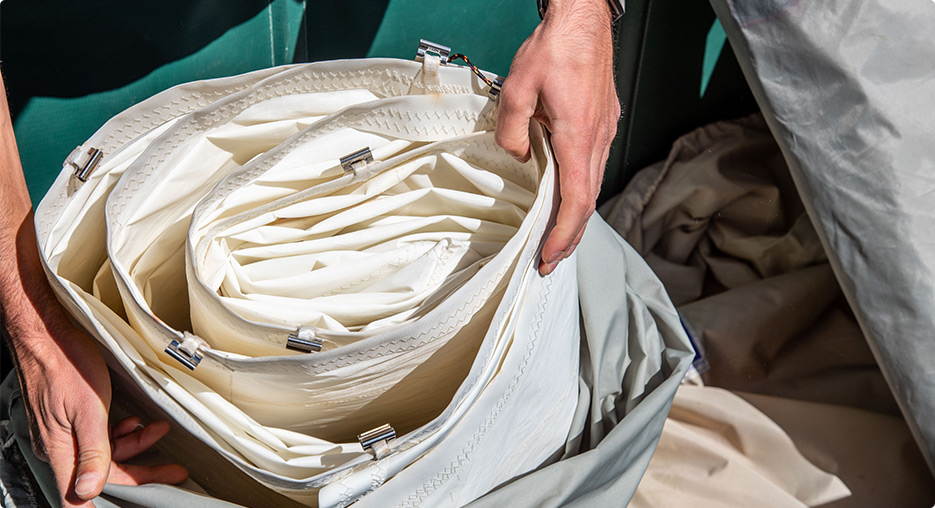 Handling of Recycled Sails in a Bin