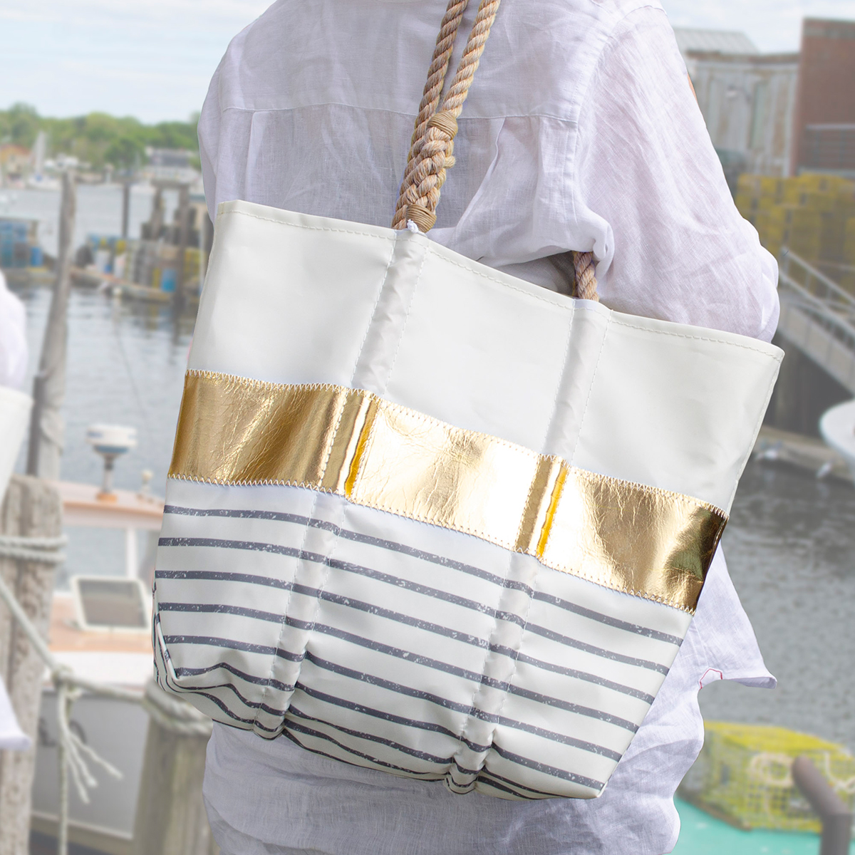 GREY STRIPED BEACH TOTE BAG PURSE WITH FLOWER LINED FULL ZIPPER CLOSURE INDIANA