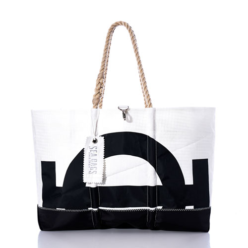 Vintage International One Design Ogunquit Beach Tote