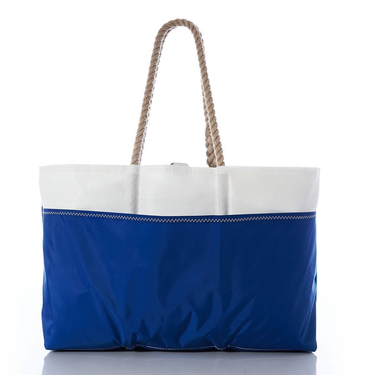 back view of a recycled sail cloth ogunquit beach tote showing the dark blue back pocket